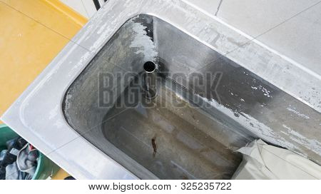 In This Stainless Steel Wash Bath Is A Stainless Steel Tube As A Stopper In The Crypine