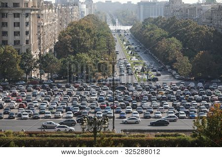 Bucharest, Romania - October 1, 2019: Car Traffic And A Big Parking Lot In Piata Constitutiei (const