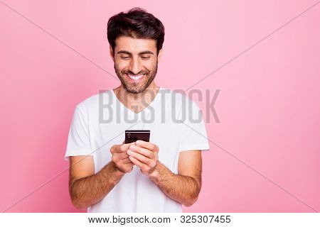 Portait Of Positive Cheerful Middle Eastern Man Use His Cellphone Follow Feednews Blogs True Blogger