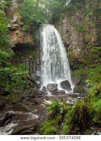 Beautiful South Wales Melincourt Falls Waterfall Rocks Wet