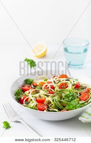 vegan ketogenic spiralized courgette salad with avocado tomato pumpkin seeds