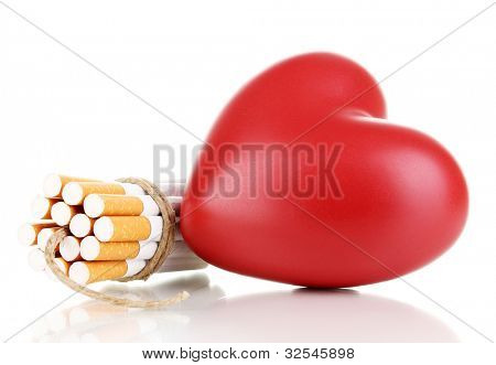 Cigarros, amarrados com corda e pavio isolateed branco