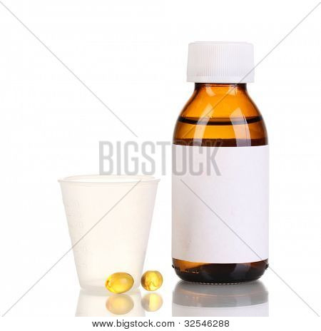 Bottiglia medica con jigger e compresse isolate on white