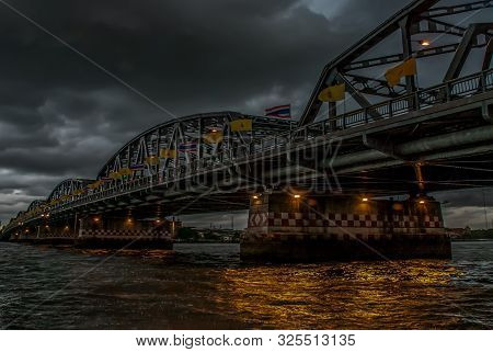 Bangkok, Thailand 21 Jul, 2019 : A Great Scenery Evening View Of The Phra Phuttha Yodfa Bridge (memo