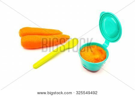 Baby First Solids. Weaning. Homemade Vegetable Puree