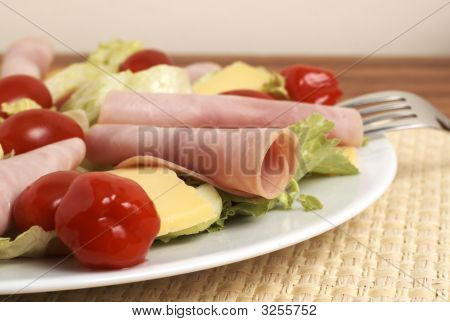 ยำเนื้อเย็น สีเขียว และพริกสด