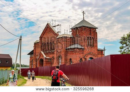 Trehsvyatskoe, Russia - May 2016: View Of The Russian Village, A Temple In Honor Of The Martyrs Guri