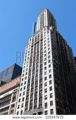 Chicago, Usa - June 28, 2013: Willoughby Tower In Chicago, Usa. Willoughby Tower Is A Skyscraper Bui