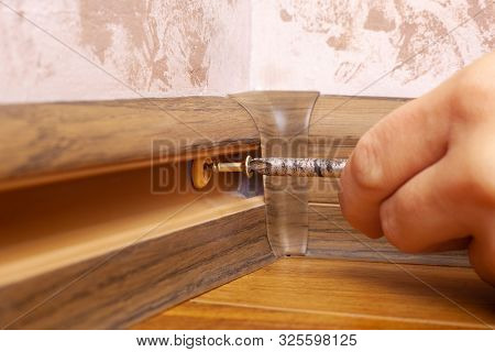 Assembly And Installation Of The Plinth,the Master Installs The Skirting Board.