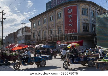 Kashgar, Xinjiang, China - August 16, 2012: People In A Street Of The City Of Kashgar, Xinjiang, Chi