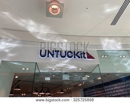 Orlando,fl/usa-9/30/19: An Untuckit Male Clothing Store At An Indoor Mall. Untuckit Llc Is An Americ