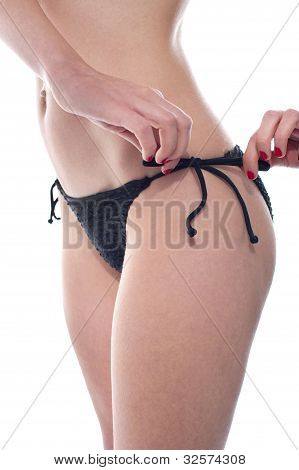 Sexig kvinna i en Bikini bort Trosa