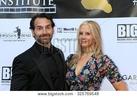 LOS ANGELES - SEP 28:  Kevin Makely, Mira Sorvino at the 2019 Catalina Film Festival - Saturday at the Catalina Bay on September 28, 2019 in Avalon, CA