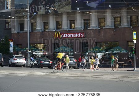 Kharkov, Ukraine - August 24, 2019: Mcdonalds Restaurant In Pavlovskaya Square 6. Mcdonalds Is An Am
