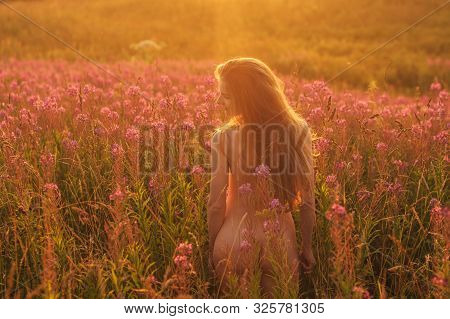 Naked Woman Staying By Image & Photo (Free Trial) | Bigstock