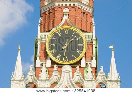 The Old Сhiming Clock Of The Spasskaya Tower Close-up On A Sunny Day. Moscow Kremlin, Russia