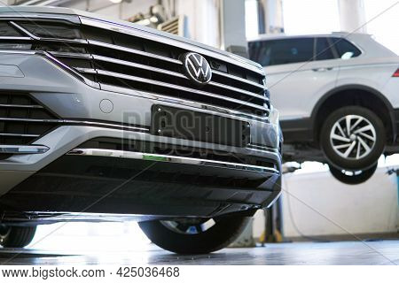 Moscow Russia - June 2021:luxurious Expensive Suv In A Car Service. The Front Of The Car Is Shown In
