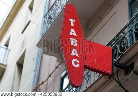 Toulouse , Occitanie France - 06 16 2021 : Tabac Red French Logo Sign And Brand France Text For Stor