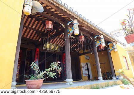 Hoi An, Vietnam, May 23, 2021: Decorated Entrance Of Van Thanh Mieu Cam Pho Temple In Hoi An, Vietna