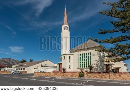 Gansbaai, South Africa - April 12, 2021: Street Scene, With The Dutch Reformed Church, In Gansbaai I