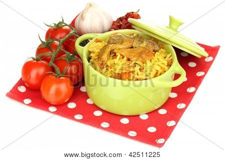 Köstlichen Pilaf mit Gemüse, isolated on white