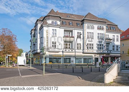 Berlin, Germany - October 25, 2020: Drake-haus, A Residential Building Of The 19th-century Villenkol