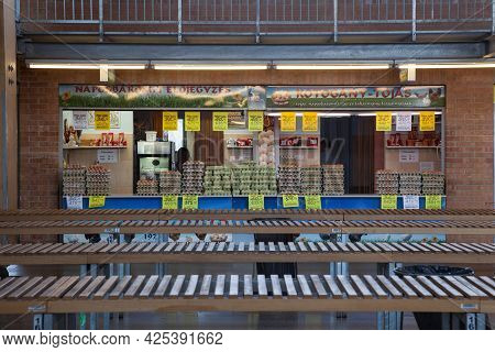Szeged, Hungary - July 21, 2017: Eggs Selling Shop (tojas) In Front Of Empty Stands In Szeged Covere