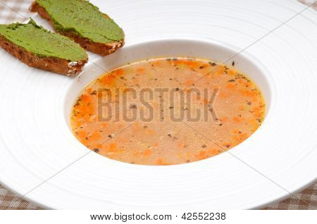 Pesto Crostini tarafı ile İtalyan çorbası çorba