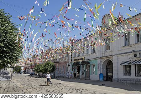 Yelets, Lipetsk Region, Russia - June 7, 2021, The Central Pedestrian Street In The Old Merchant Tow