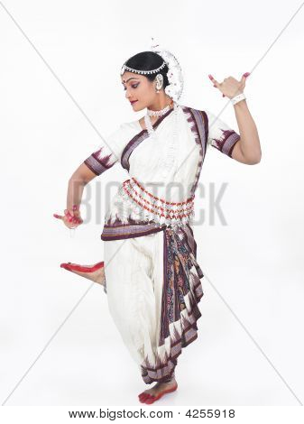 인도의 전통적인 여성 Odissi 댄서
