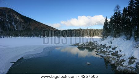 Panorama lago superiore di Fusine