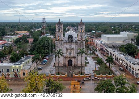Merida, Mexico - May 24, 2021: Cathedral Of San Gervasio, A Historic Church In Valladolid In The Yuc