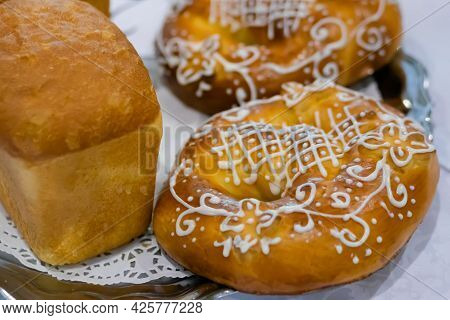 Freshly Baked Breads, Pretzels, Kringles On Plate At Cuisine Of Cafe, Restaurant Or Bakery. Pastry, 