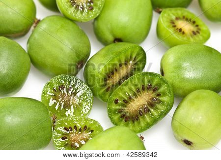 Kivi Berry veya Actinidia arguta