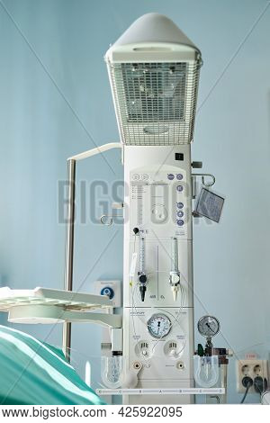A Device For Resuscitation Of Infants And Checking The Child On The Apgar Scale After Delivery - Rus