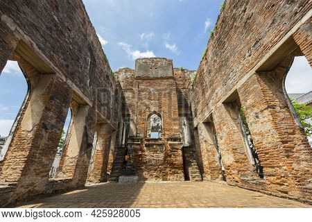 Dusit Sawan Thanya Maha Prasat Hall In The King Narai\'s Palace In Lopburi, Thailand
