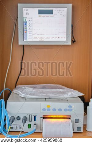 Ctg Device With Monitoring Of The State Of Health Of The Mother And Child During Childbirth In The H