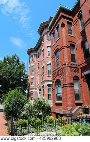 Washington Dc, Usa - June 14, 2013: Residential Architecture Of Capitol Hill Viewed From Public Stre