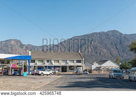 De Doorns, South Africa - April 20, 2021: A Street Scene, With Businesses, Peoiple And Vehicles, In 