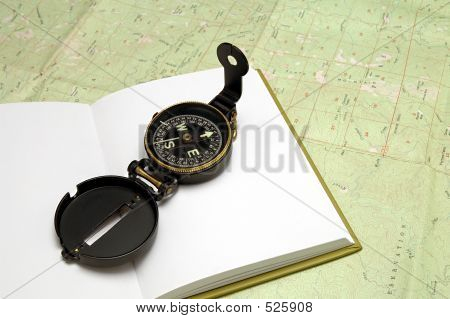 Kompass auf Journal