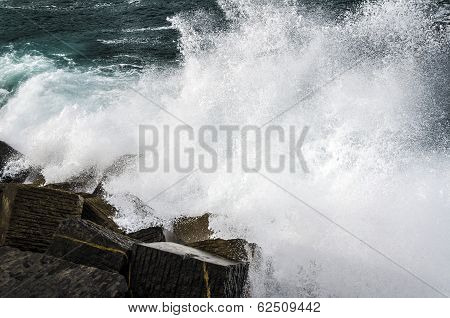 Splashing Wave