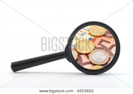 Geld achter Megnifying glas