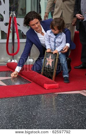 LOS ANGELES - APR 2:  Orlando Bloom, Flynn Bloom at the Orlando Bloom Hollywood Walk of Fame Star Ceremony at TCL Chinese Theater on April 2, 2014 in Los Angeles, CA