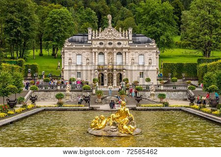 Linderhof Palace With Fountain