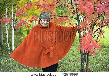 Happy Mature woman in autumn Park. Autumn age.