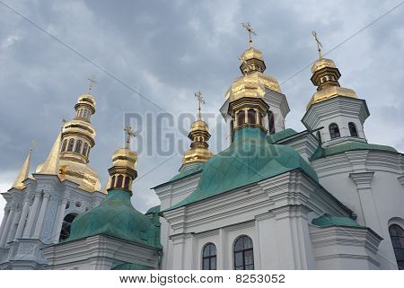 คริสตจักรในอิฟ pechersk Lavra