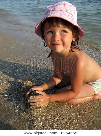 Bambino sulla spiaggia