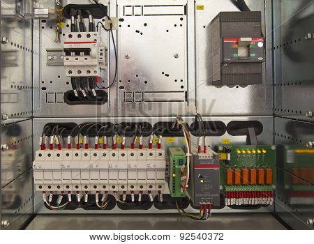 Electrical control cubicle with electrical devices