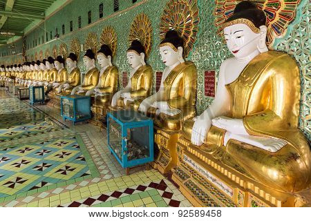 Golden Buddha statues row in the U-Min Thonze pagoda, Sagaing, Myanmar (Burma)