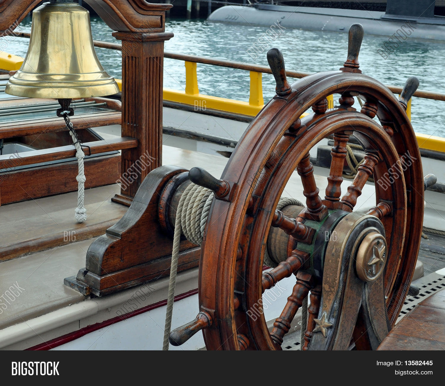 Руль парусного судна. Рулевая система парусного корабля. Hms victory штурвал. Штурвал парусного корабля. Как работает штурвал.